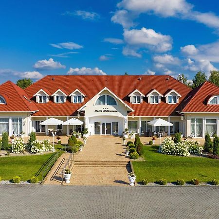 Hotel Millenium Góra Motyczna エクステリア 写真