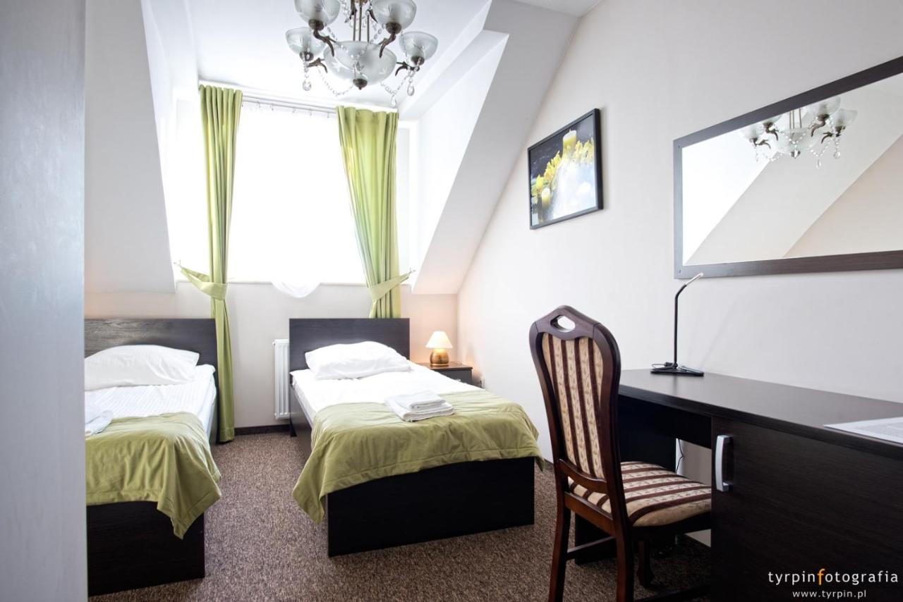 Hotel Millenium Góra Motyczna エクステリア 写真