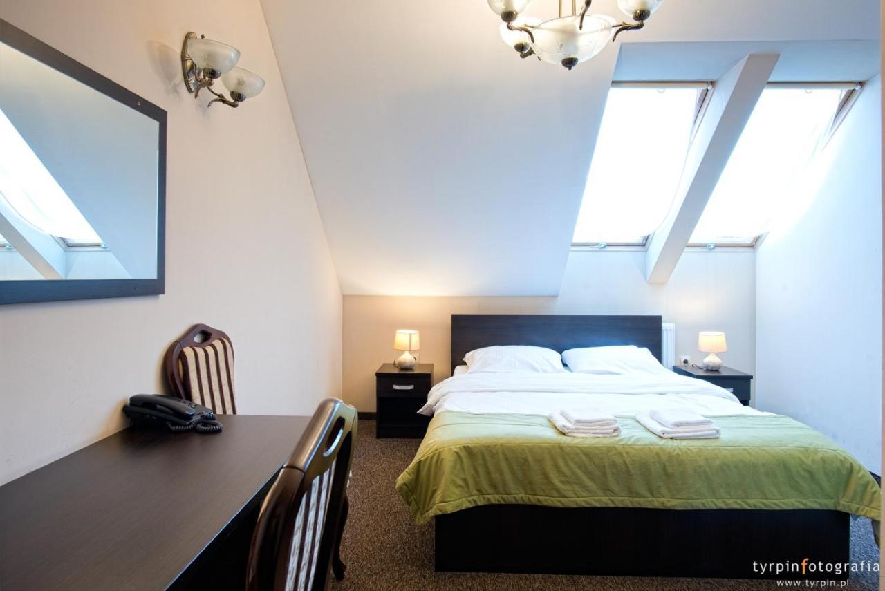 Hotel Millenium Góra Motyczna エクステリア 写真