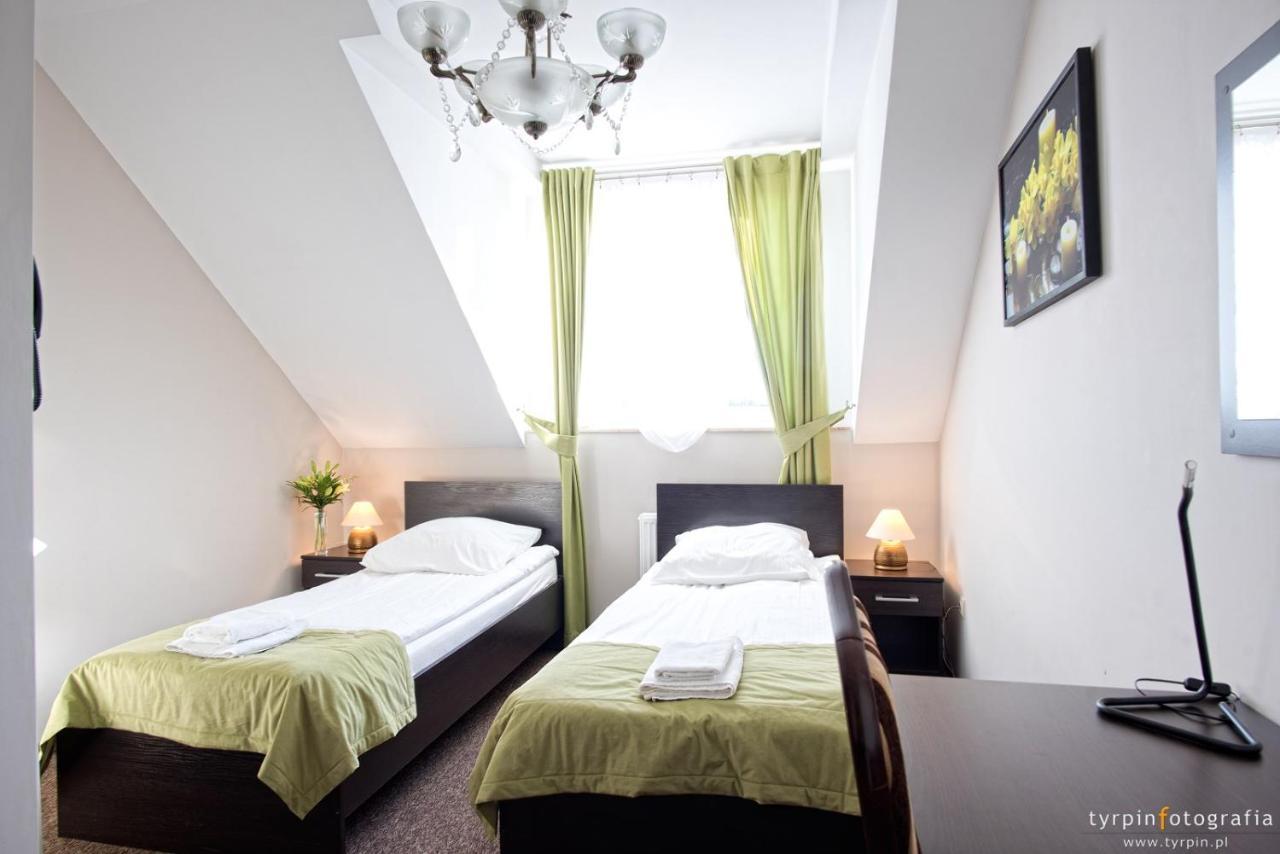 Hotel Millenium Góra Motyczna エクステリア 写真