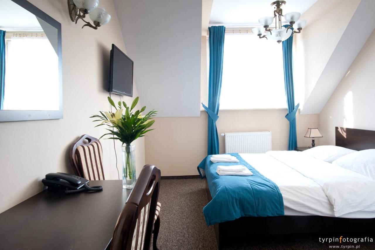 Hotel Millenium Góra Motyczna エクステリア 写真