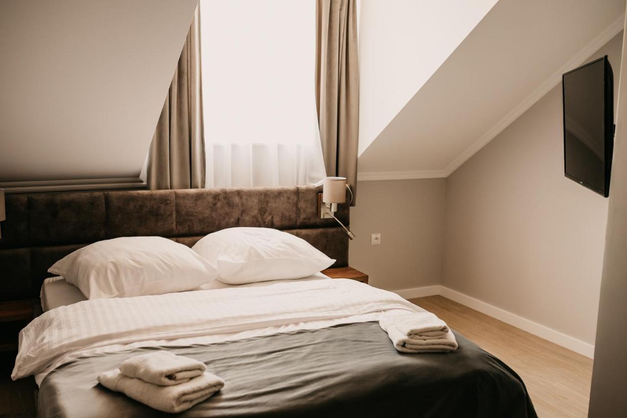 Hotel Millenium Góra Motyczna エクステリア 写真