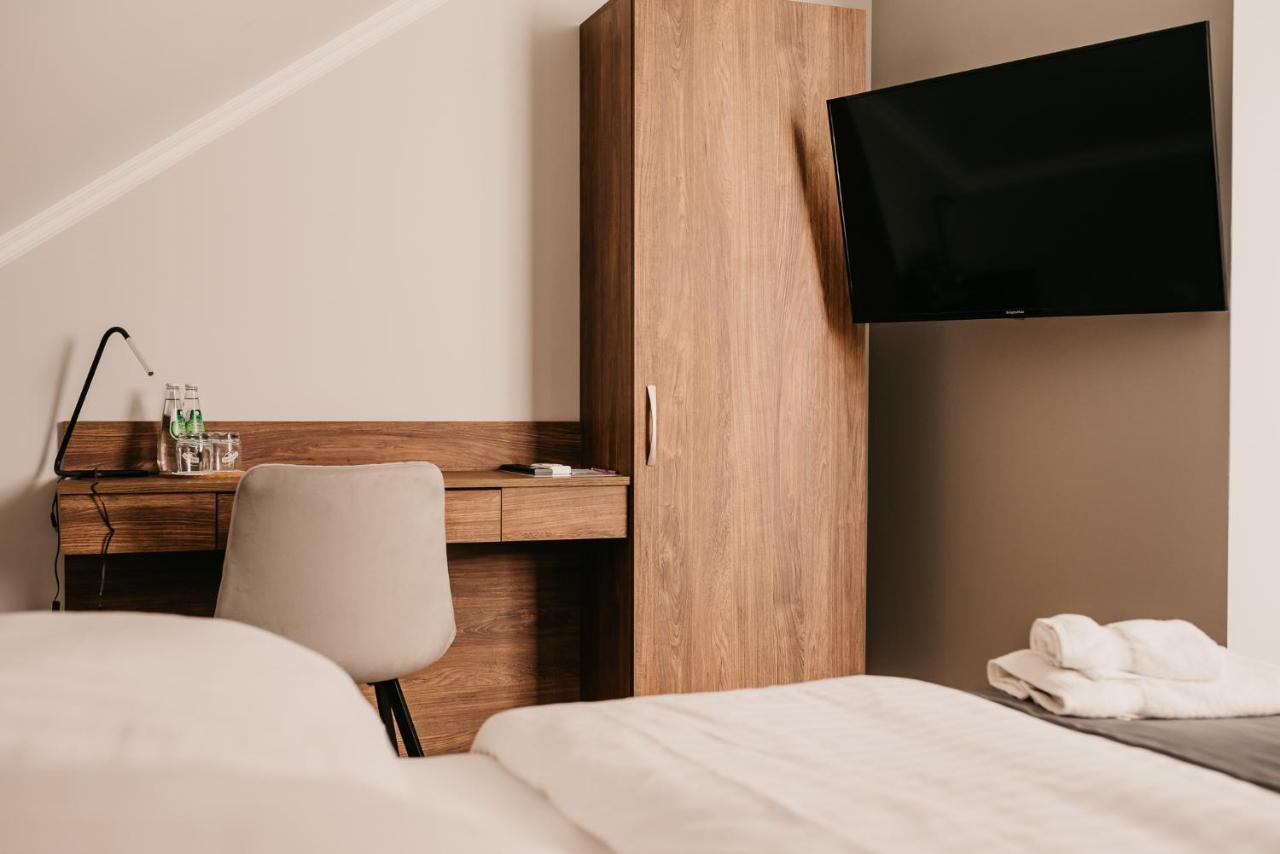 Hotel Millenium Góra Motyczna エクステリア 写真