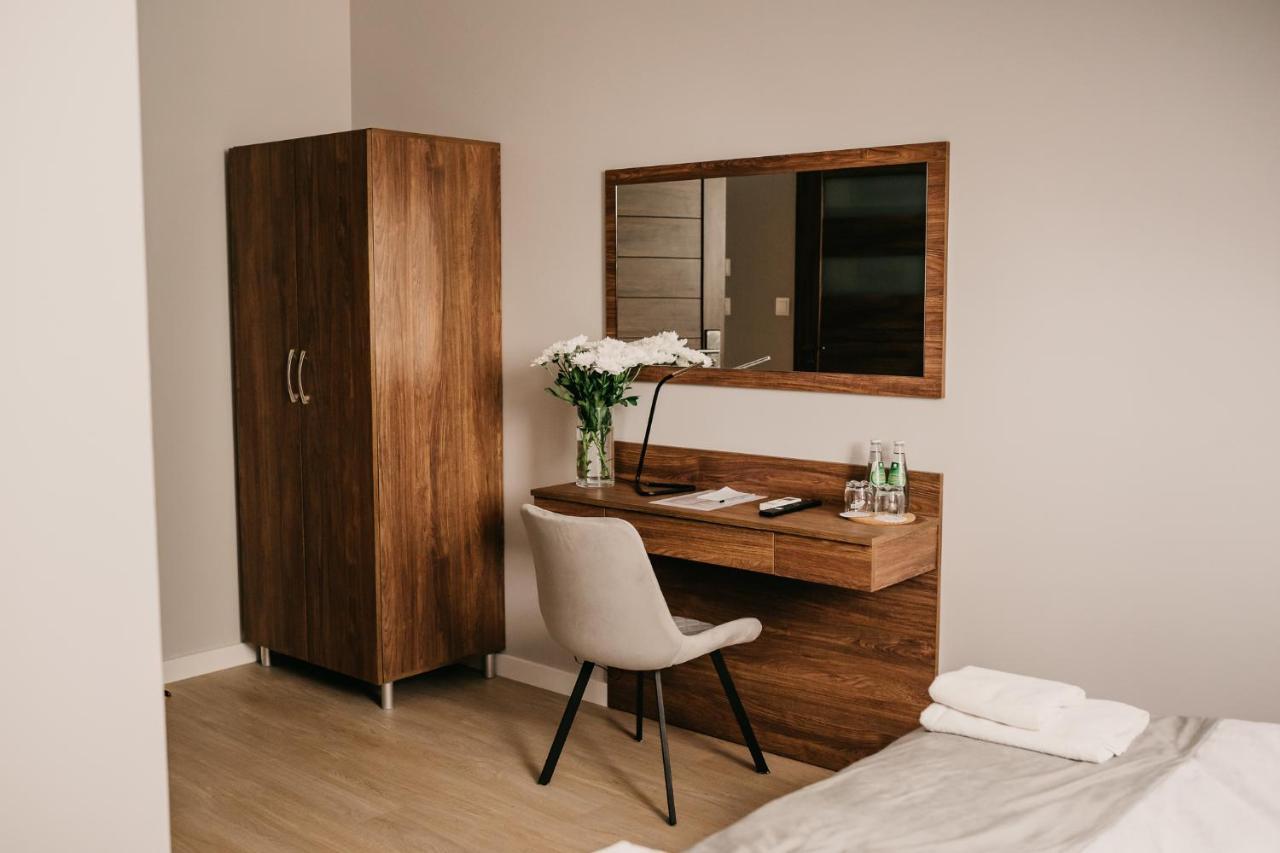 Hotel Millenium Góra Motyczna エクステリア 写真