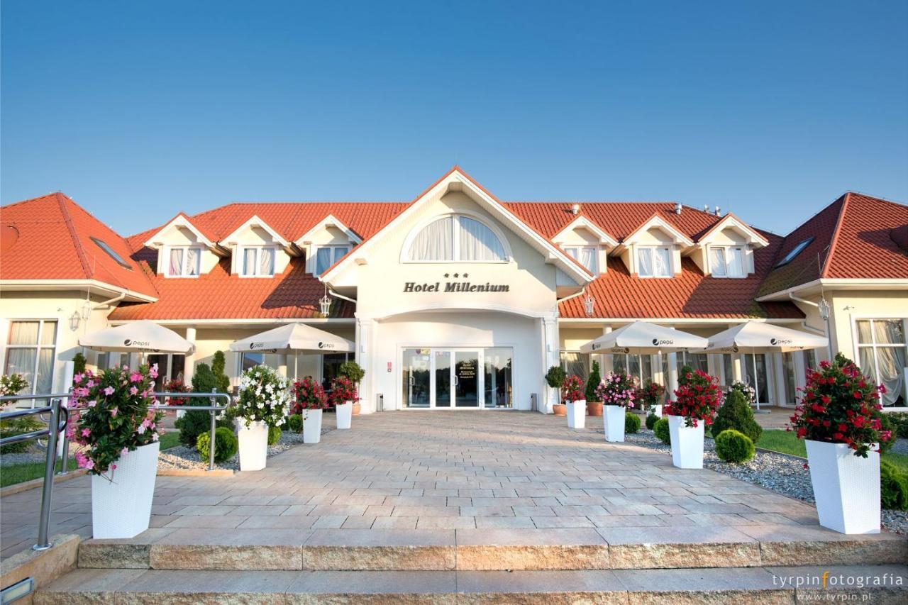 Hotel Millenium Góra Motyczna エクステリア 写真