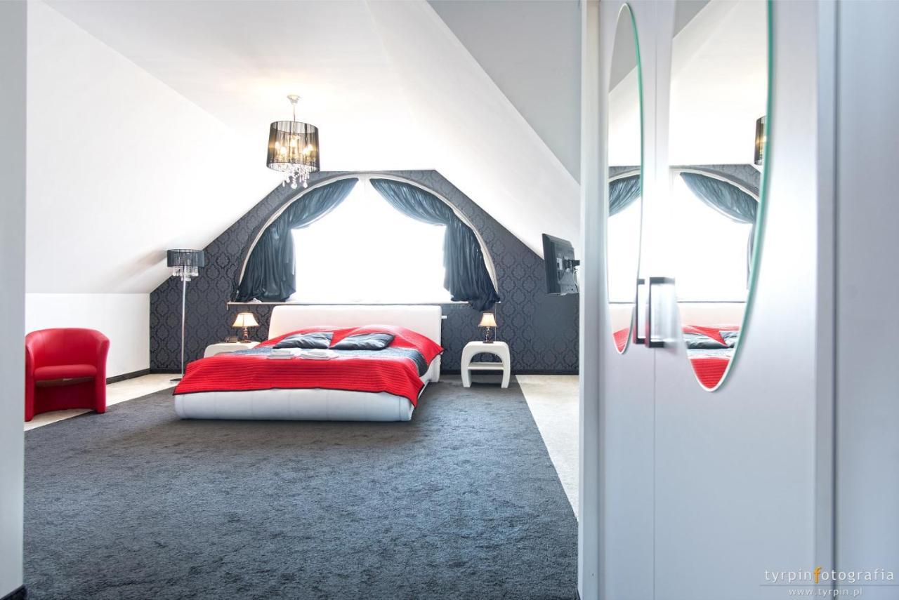 Hotel Millenium Góra Motyczna エクステリア 写真