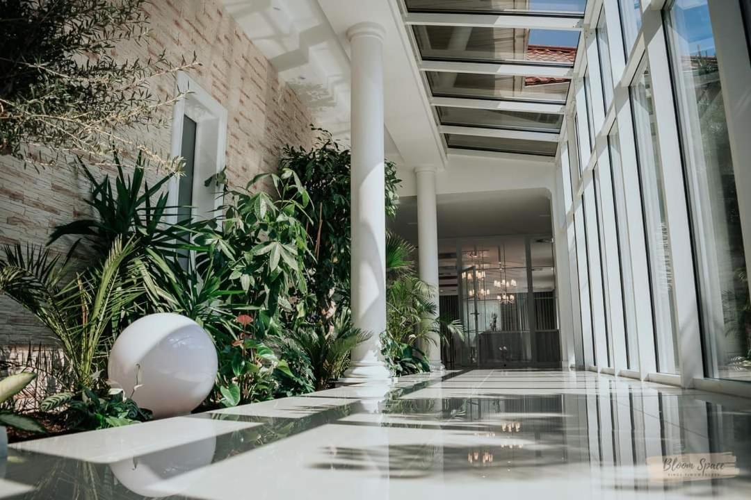 Hotel Millenium Góra Motyczna エクステリア 写真