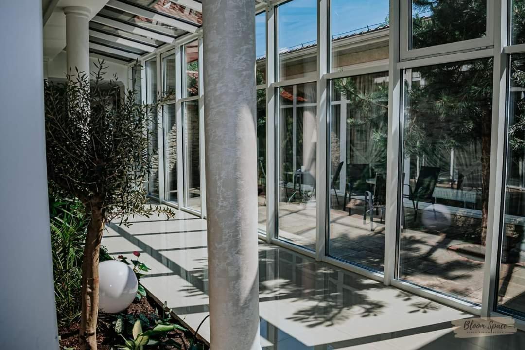 Hotel Millenium Góra Motyczna エクステリア 写真