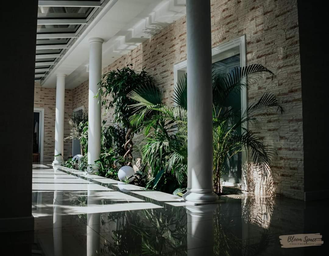 Hotel Millenium Góra Motyczna エクステリア 写真