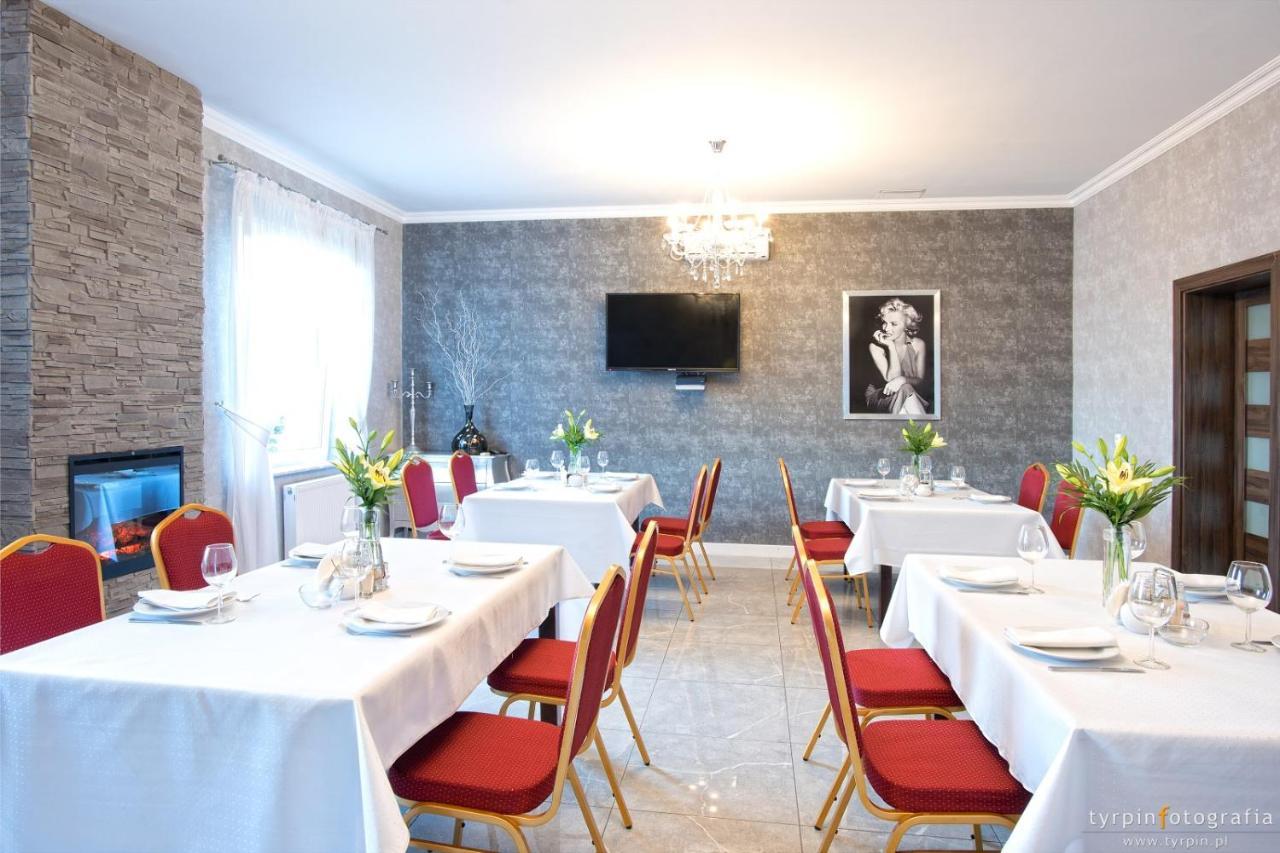Hotel Millenium Góra Motyczna エクステリア 写真