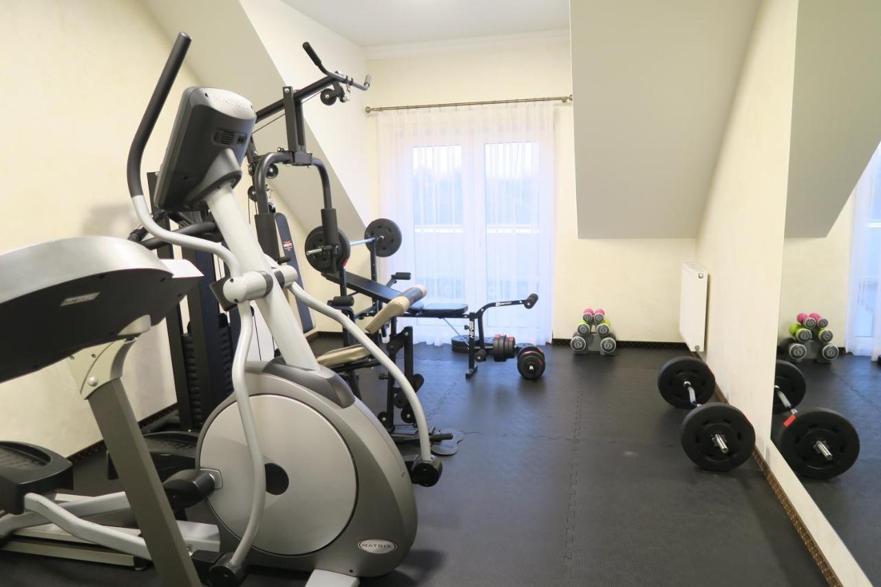Hotel Millenium Góra Motyczna エクステリア 写真