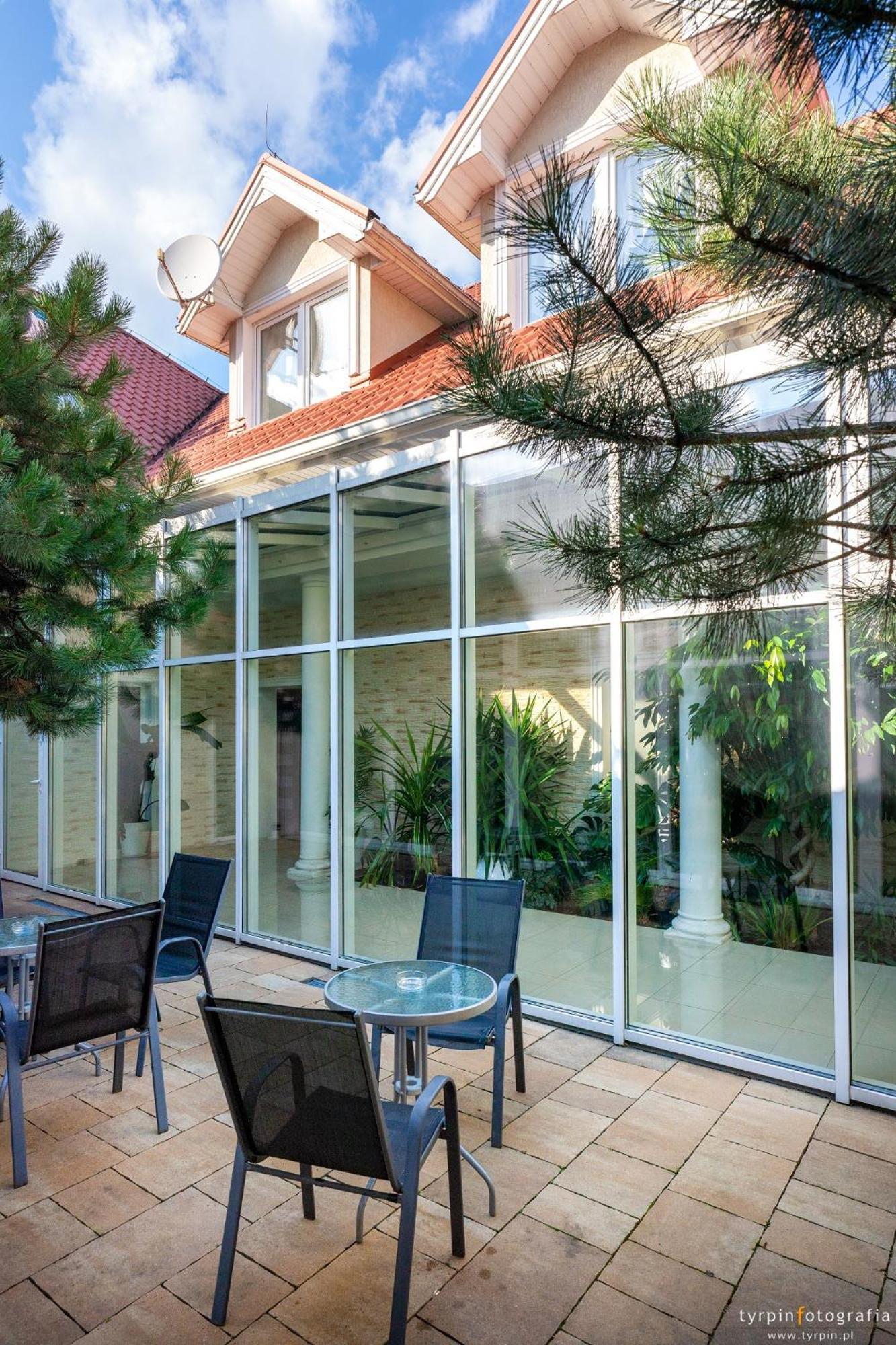 Hotel Millenium Góra Motyczna エクステリア 写真