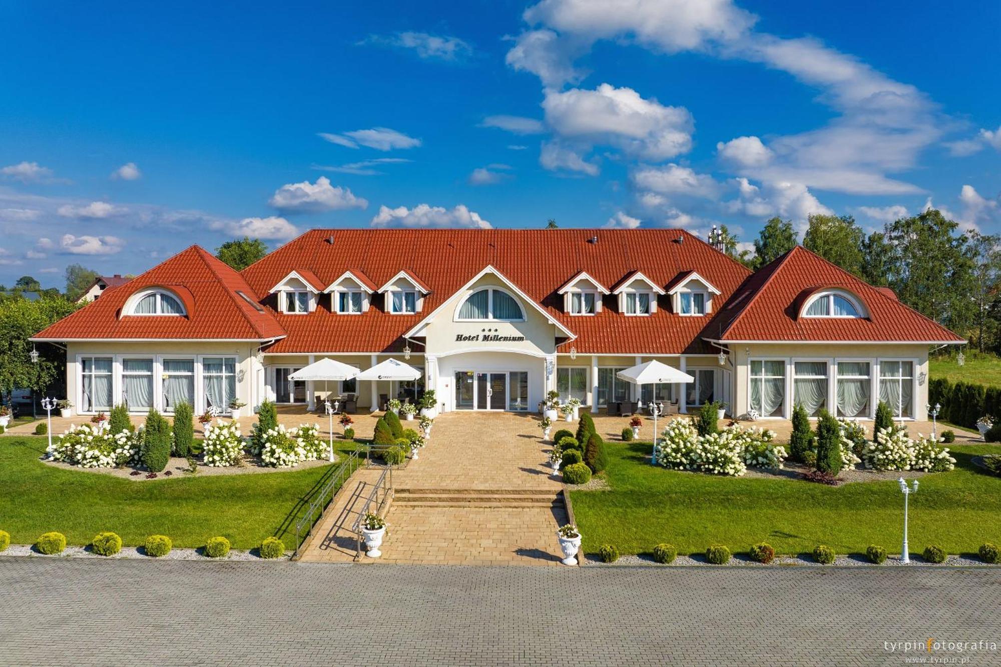 Hotel Millenium Góra Motyczna エクステリア 写真