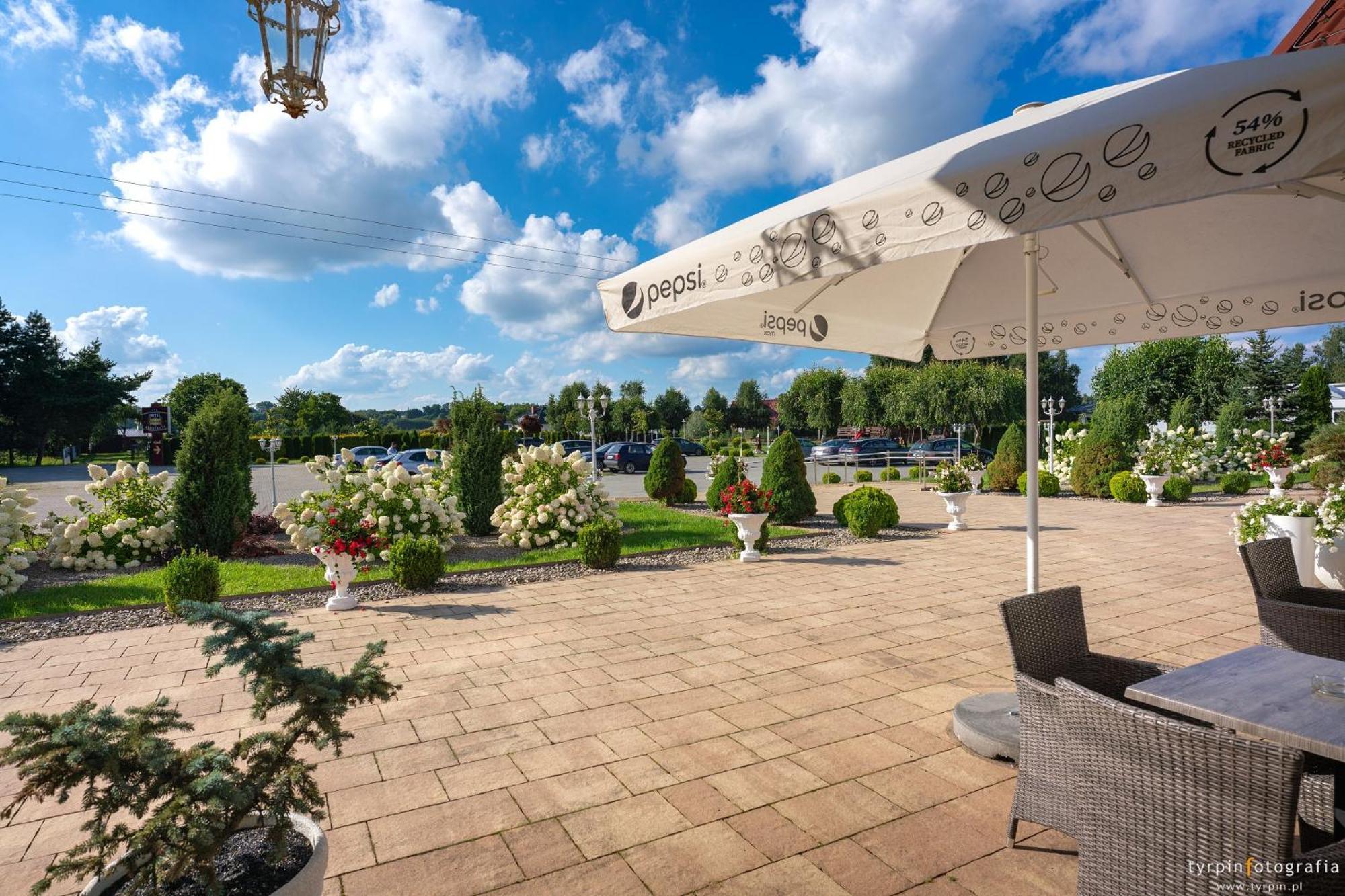 Hotel Millenium Góra Motyczna エクステリア 写真