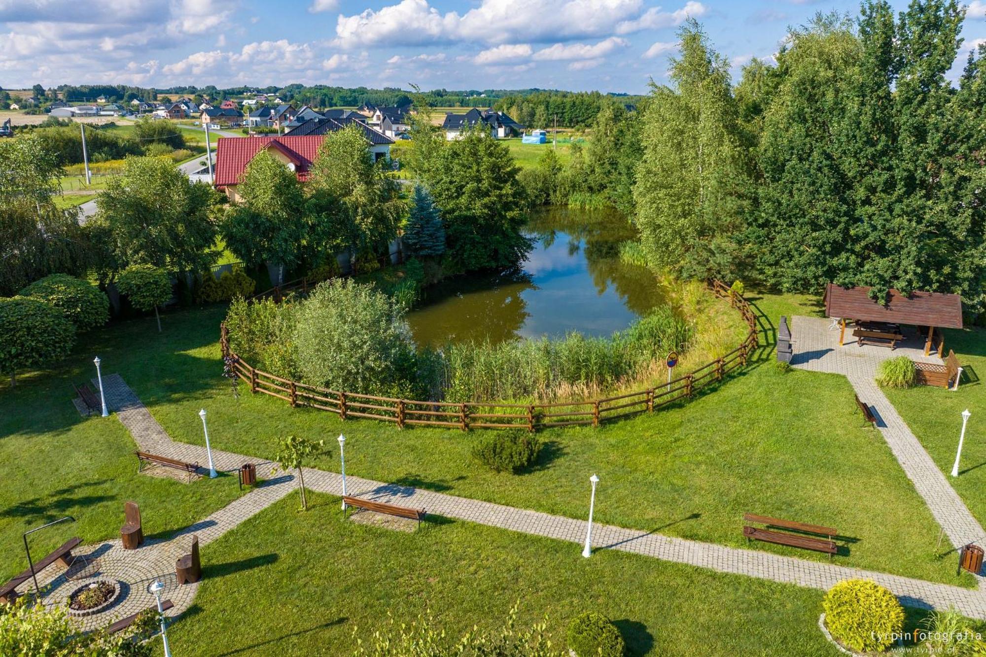 Hotel Millenium Góra Motyczna エクステリア 写真