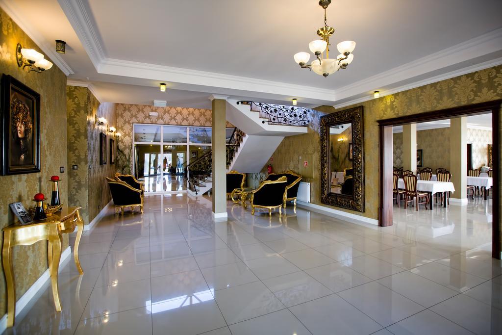 Hotel Millenium Góra Motyczna エクステリア 写真