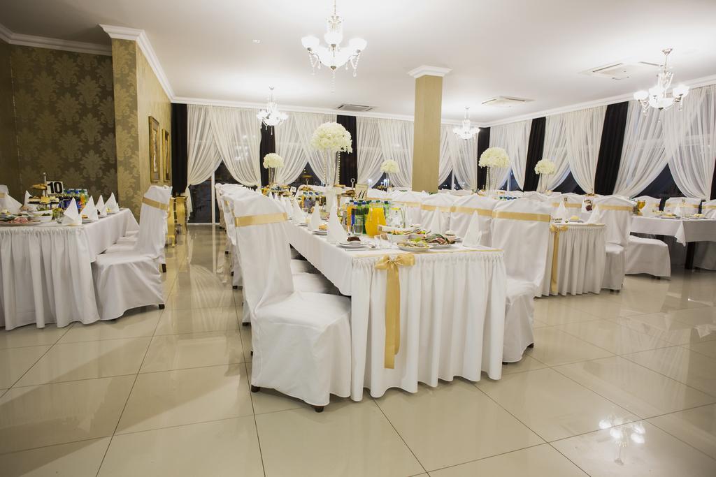 Hotel Millenium Góra Motyczna エクステリア 写真
