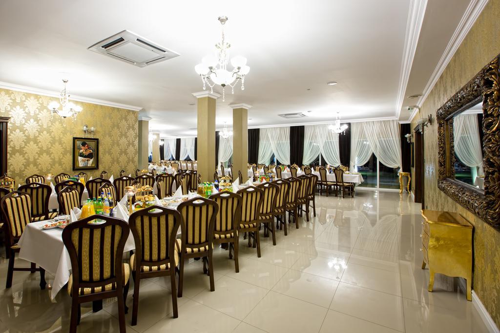 Hotel Millenium Góra Motyczna エクステリア 写真