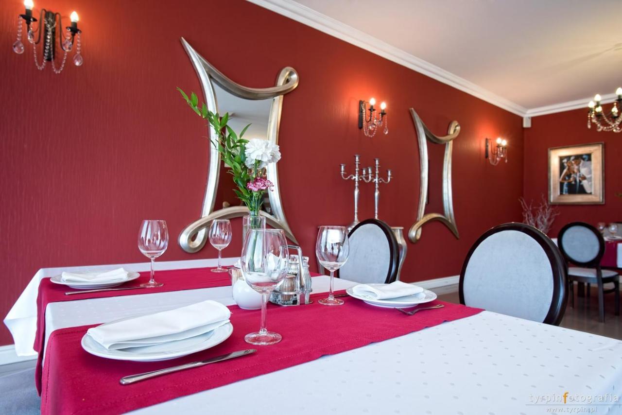 Hotel Millenium Góra Motyczna エクステリア 写真